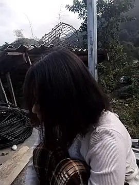 Snapshot of linda_bae00 chatting on 12-15-25, 05:44 linda bae00 online show from 12-15-25, 05:44