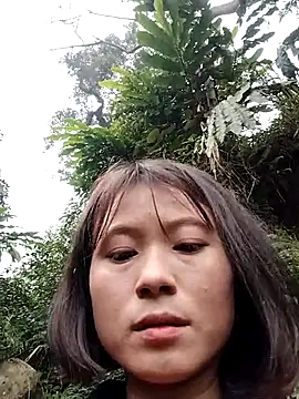 Snapshot of linda_bae00 chatting on 12-17-25, 01:00 linda bae00 online show from 12-17-25, 01:00