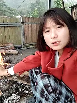 Snapshot of linda_bae00 chatting on 12-18-25, 03:23 linda bae00 online show from 12-18-25, 03:23