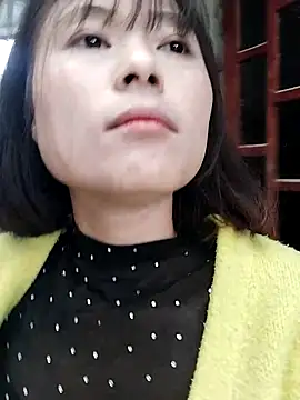 Snapshot of linda_bae00 chatting on 12-23-25, 12:41 linda bae00 online show from 12-23-25, 12:41