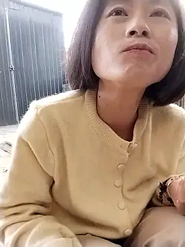 Snapshot of linda_bae00 chatting on 01-09-26, 01:52 linda bae00 online show from 01-09-26, 01:52