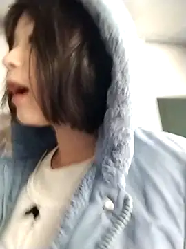 Snapshot of linda_bae00 chatting on 01-12-26, 01:11 linda bae00 online show from 01-12-26, 01:11