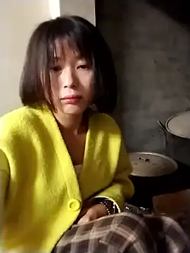 Snapshot of linda_bae00 chatting on 01-17-26, 01:43 linda bae00 online show from 01-17-26, 01:43