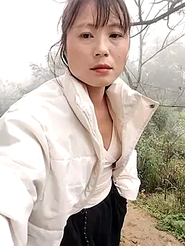 Snapshot of linda_bae00 chatting on 02-20-26, 01:57 linda bae00 online show from 02-20-26, 01:57