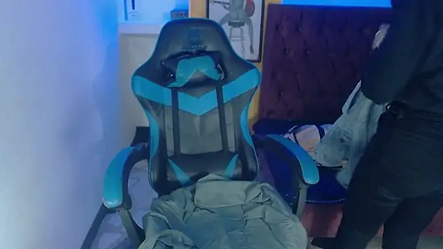 Snapshot of alison_moon7 chatting on 09-24-25, 11:24 alison moon7 online show from 09-24-25, 11:24