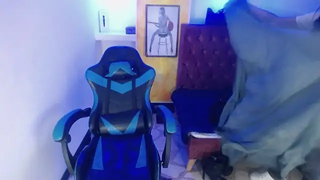 Snapshot of alison_moon7 chatting on 09-26-25, 11:47 alison moon7 online show from 09-26-25, 11:47