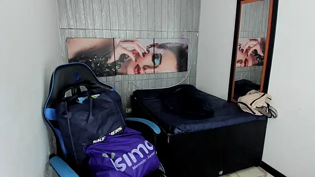 Snapshot of alison_moon7 chatting on 10-02-25, 12:01 alison moon7 online show from 10-02-25, 12:01