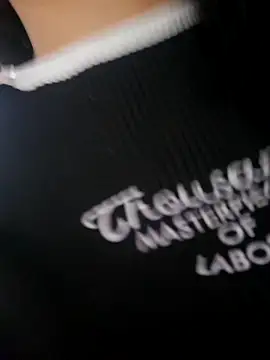 Snapshot of alison_moon7 chatting on 10-16-25, 01:23 alison moon7 online show from 10-16-25, 01:23