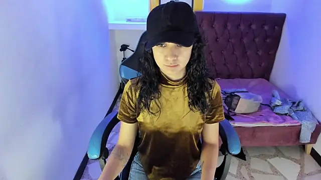 Snapshot of alison_moon7 chatting on 10-22-25, 11:54 alison moon7 online show from 10-22-25, 11:54