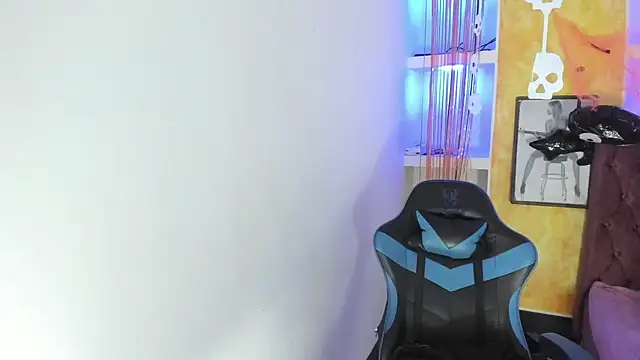 Snapshot of alison_moon7 chatting on 11-01-25, 12:07 alison moon7 online show from 11-01-25, 12:07