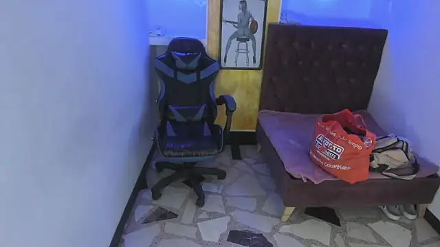 Snapshot of alison_moon7 chatting on 11-04-25, 11:09 alison moon7 online show from 11-04-25, 11:09