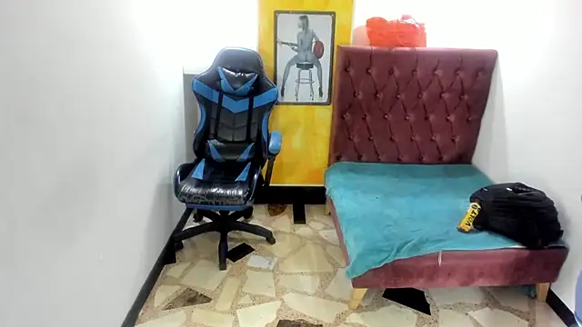 Snapshot of alison_moon7 chatting on 11-12-25, 11:54 alison moon7 online show from 11-12-25, 11:54