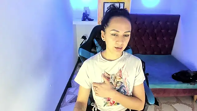 Snapshot of alison_moon7 chatting on 11-14-25, 12:48 alison moon7 online show from 11-14-25, 12:48