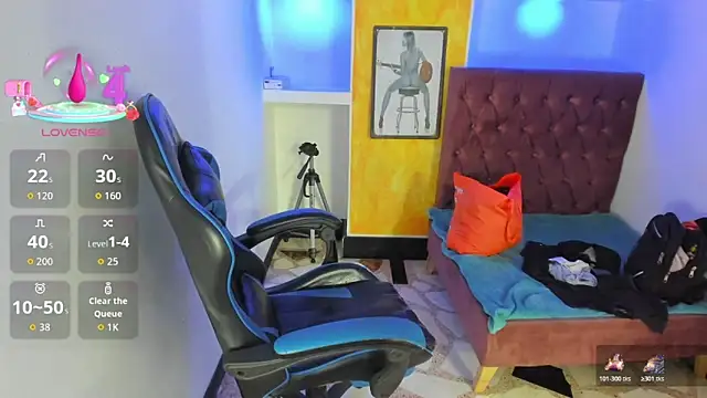 Snapshot of alison_moon7 chatting on 11-25-25, 06:41 alison moon7 online show from 11-25-25, 06:41