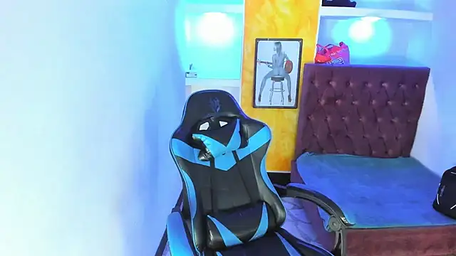 Snapshot of alison_moon7 chatting on 11-26-25, 12:17 alison moon7 online show from 11-26-25, 12:17