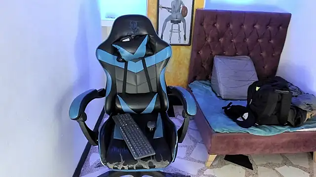 Snapshot of alison_moon7 chatting on 11-28-25, 11:46 alison moon7 online show from 11-28-25, 11:46