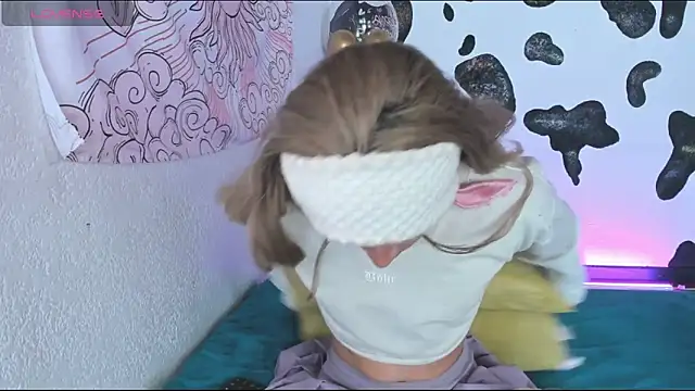 Snapshot of brihanna_cooper chatting on 12-18-25, 02:01 brihanna cooper online show from 12-18-25, 02:01