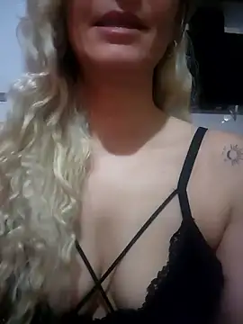 Snapshot of papatya3 chatting on 01-12-26, 04:45 papatya3 online show from 01-12-26, 04:45