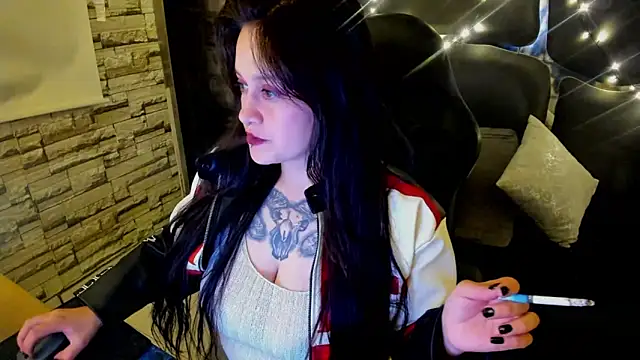 Snapshot of Morana__Hot chatting on 10-27-25, 05:00 Morana Hot online show from 10-27-25, 05:00