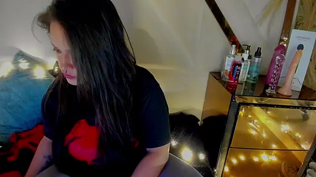 Snapshot of Morana__Hot chatting on 11-16-25, 04:51 Morana Hot online show from 11-16-25, 04:51