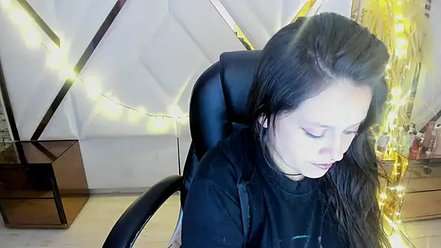 Snapshot of Morana__Hot chatting on 12-04-25, 04:22 Morana Hot online show from 12-04-25, 04:22