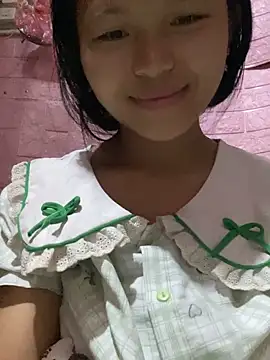 Snapshot of milo_bae chatting on 05-15-26, 10:39 milo bae online show from 05-15-26, 10:39