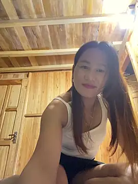 Snapshot of phungtiti chatting on 10-04-25, 01:47 phungtiti online show from 10-04-25, 01:47