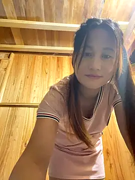 Snapshot of phungtiti chatting on 10-05-25, 03:54 phungtiti online show from 10-05-25, 03:54