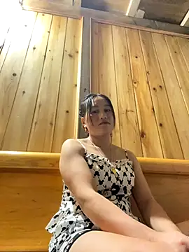 Snapshot of phungtiti chatting on 10-10-25, 12:59 phungtiti online show from 10-10-25, 12:59