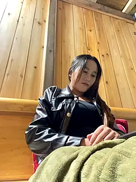 Snapshot of phungtiti chatting on 11-12-25, 06:25 phungtiti online show from 11-12-25, 06:25