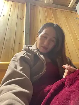 Snapshot of phungtiti chatting on 12-05-25, 01:42 phungtiti online show from 12-05-25, 01:42