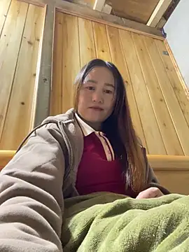 Snapshot of phungtiti chatting on 12-15-25, 12:37 phungtiti online show from 12-15-25, 12:37