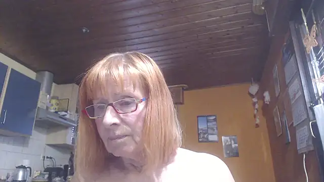 Snapshot of SexySilvie chatting on 06-24-26, 11:09 SexySilvie online show from 06-24-26, 11:09