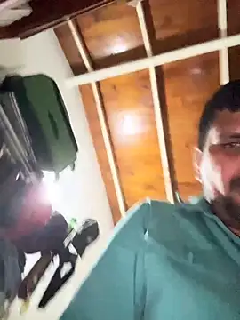 Snapshot of Diabloproducciones chatting on 10-25-25, 10:37 Diabloproducciones online show from 10-25-25, 10:37