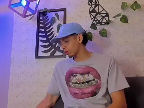 Snapshot of nicolai_drake chatting on 10-12-25, 11:48 nicolai drake online show from 10-12-25, 11:48