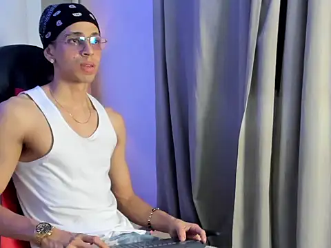 Snapshot of nicolai_drake chatting on 11-09-25, 04:55 nicolai drake online show from 11-09-25, 04:55