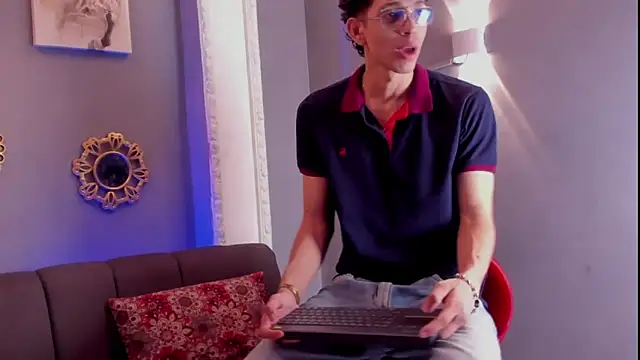 Snapshot of nicolai_drake chatting on 11-15-25, 10:59 nicolai drake online show from 11-15-25, 10:59