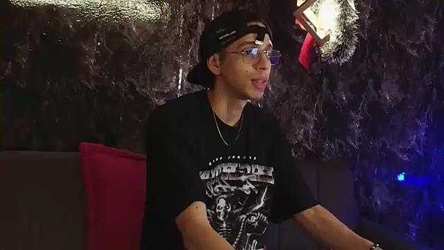 Snapshot of nicolai_drake chatting on 12-15-25, 03:33 nicolai drake online show from 12-15-25, 03:33