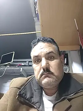 Snapshot of mM0140 chatting on 12-15-25, 03:49 mM0140 online show from 12-15-25, 03:49