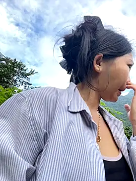 Snapshot of Miumieu chatting on 10-23-25, 12:43 Miumieu online show from 10-23-25, 12:43