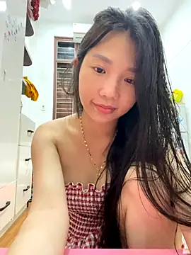 Snapshot of Miumieu chatting on 11-09-25, 12:36 Miumieu online show from 11-09-25, 12:36