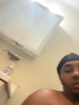 Snapshot of Kingstrokezxx chatting on 11-26-25, 02:45 Kingstrokezxx online show from 11-26-25, 02:45