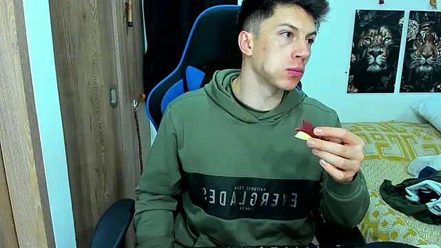 javiersexymann online show from 12-29-24, 03:22