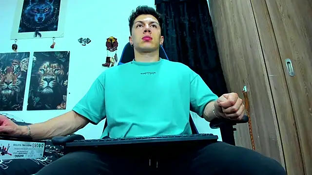 javiersexymann online show from 03-21-25, 04:39