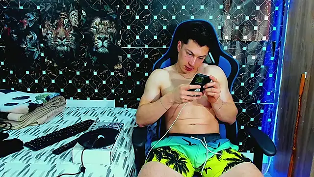 Snapshot of javiersexymann chatting on 06-11-26, 09:13 javiersexymann online show from 06-11-26, 09:13