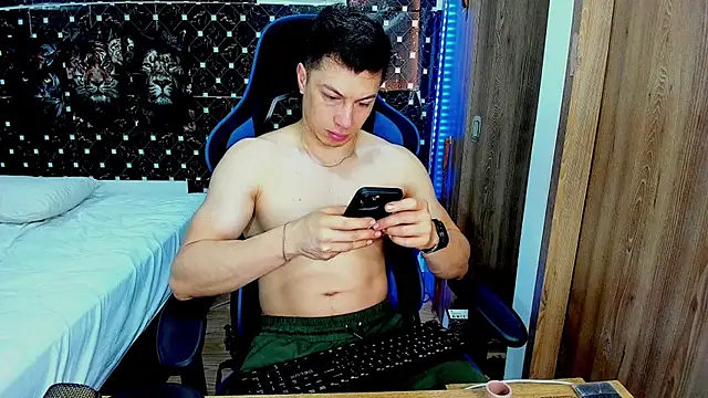 Snapshot of javiersexymann chatting on 07-27-26, 04:36 javiersexymann online show from 07-27-26, 04:36