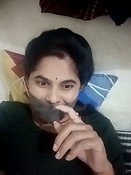 Snapshot of JULEE-740 chatting on 10-28-25, 03:25 JULEE-740 online show from 10-28-25, 03:25