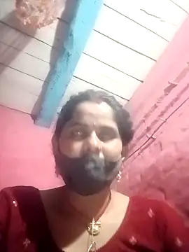 Snapshot of JULEE-740 chatting on 11-05-25, 12:49 JULEE-740 online show from 11-05-25, 12:49