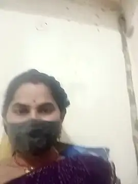 Snapshot of JULEE-740 chatting on 11-06-25, 02:40 JULEE-740 online show from 11-06-25, 02:40