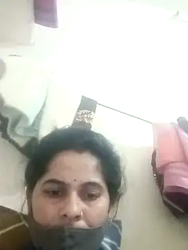 Snapshot of JULEE-740 chatting on 11-12-25, 05:52 JULEE-740 online show from 11-12-25, 05:52